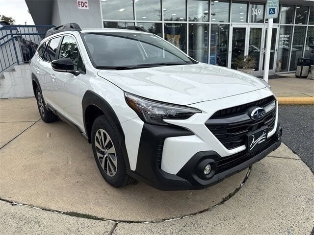 2025 Subaru Outback Premium's photo