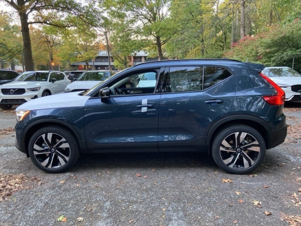 New 2026 Volvo XC40 B5 Ultra SUV