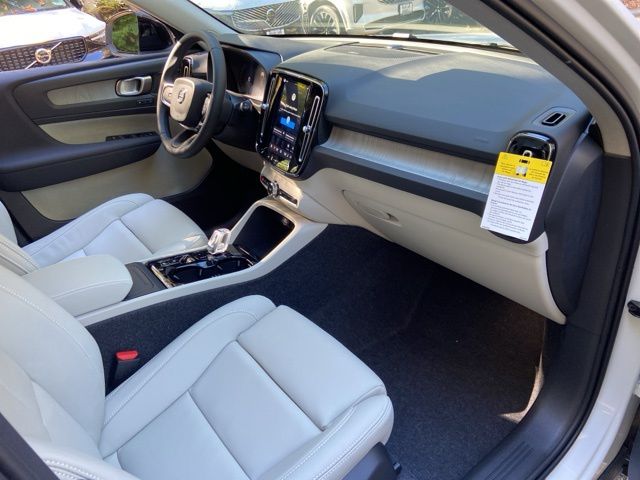 2026 Volvo XC40 Ultra - Photo 17