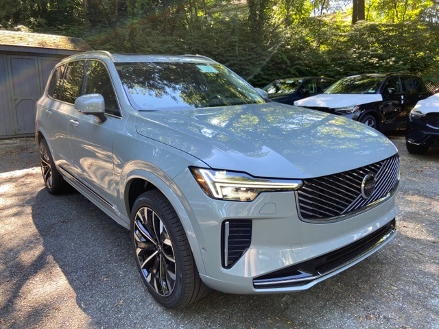 2026 Volvo XC90 Plus's photo