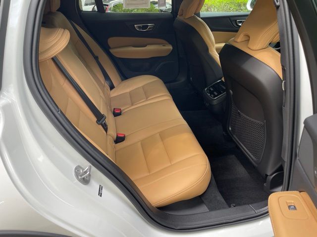 2025 Volvo V60 Cross Country 14