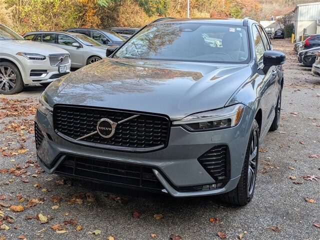 2023 Volvo XC60 B5 Plus photo 3