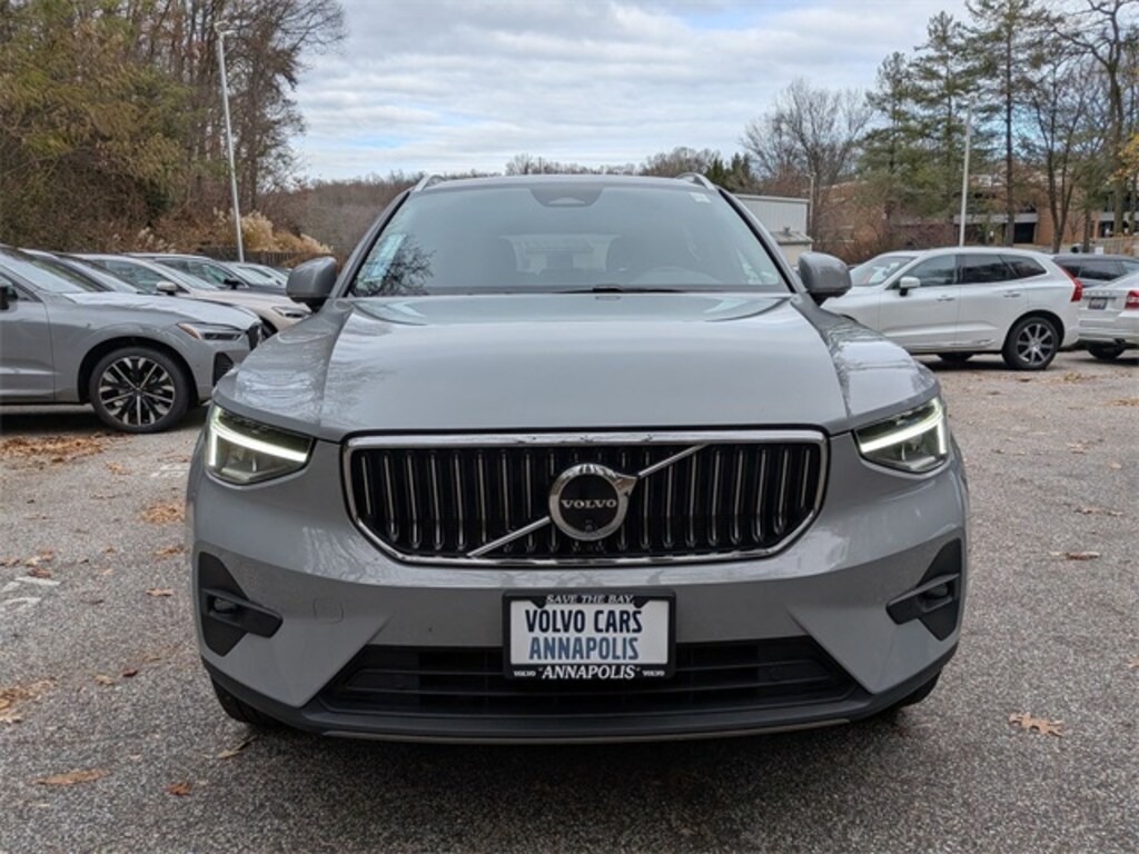 Certified 2024 Volvo XC40 B5 Plus Bright SUV