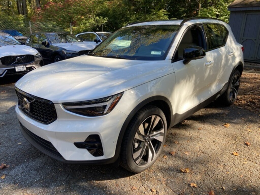 New 2026 Volvo XC40 B5 Ultra SUV