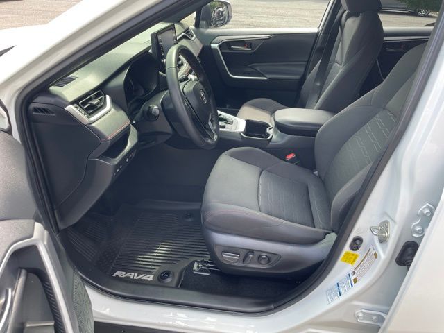 2022 Toyota RAV4 SE - Photo 9