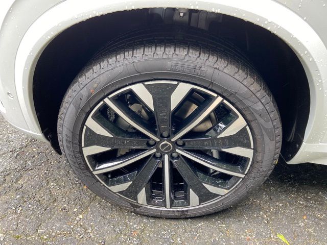 2026 Volvo XC90 Plus - Photo 9