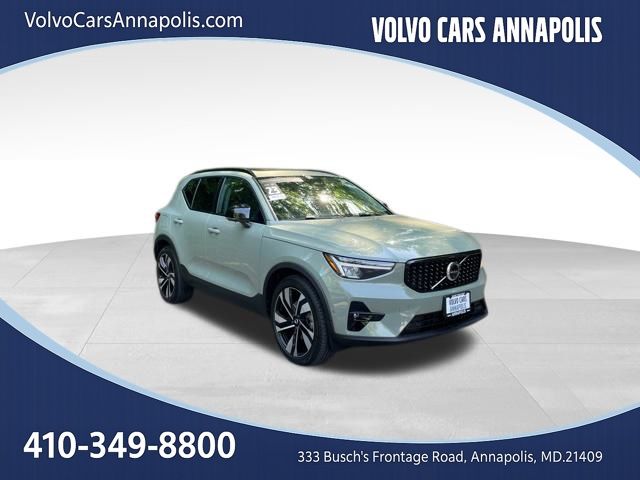 2023 Volvo XC40 B5 Plus Dark AWD's photo