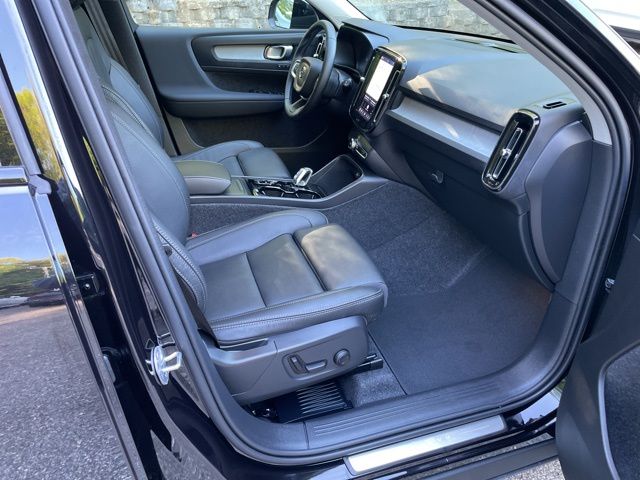 2026 Volvo XC40 Plus - Photo 13