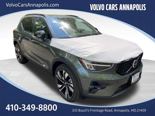 2026 Volvo XC40 B5 Plus Dark AWD's photo
