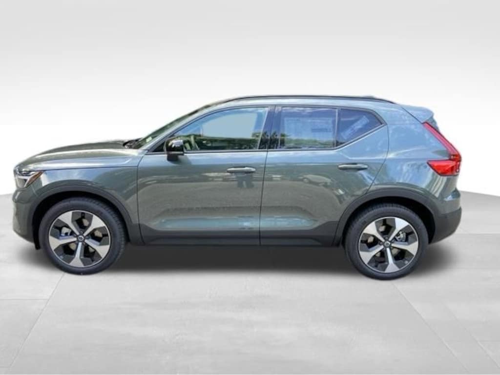 New 2026 Volvo XC40 B5 Plus SUV
