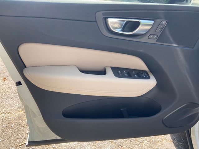 2026 Volvo XC60 Plus - Photo 11