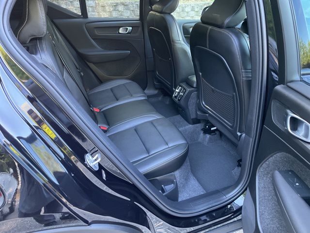 2026 Volvo XC40 Plus - Photo 15