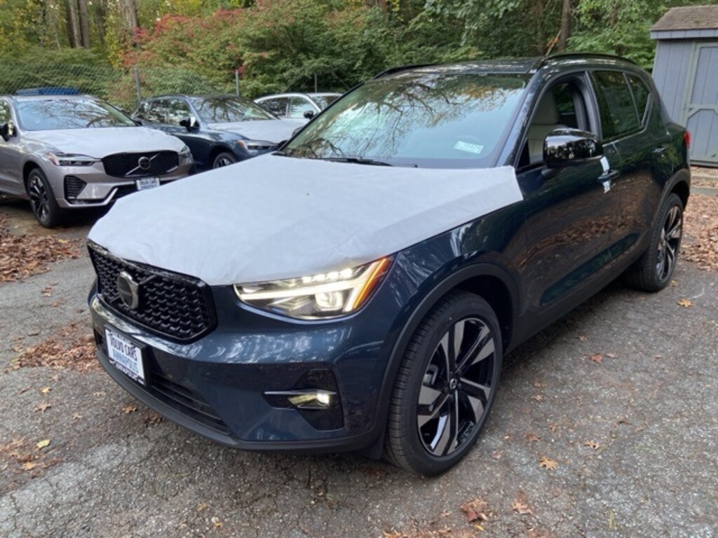 New 2026 Volvo XC40 B5 Ultra SUV