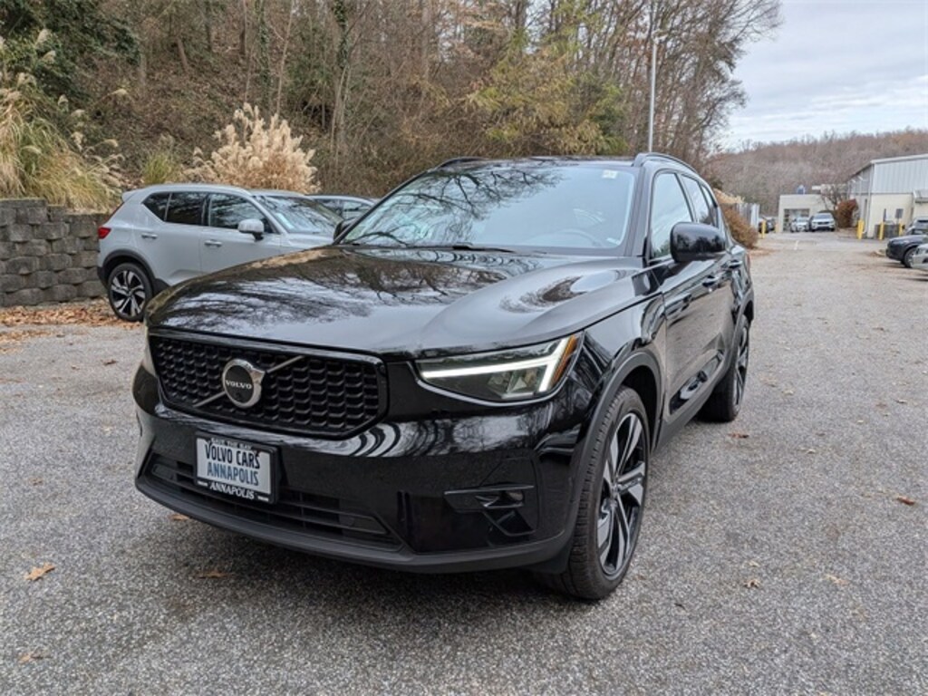 Certified 2023 Volvo XC40 B5 AWD Plus Dark SUV