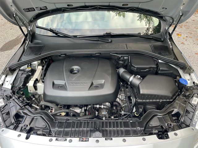 2016 Volvo V60 24