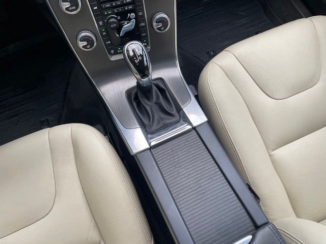 2016 Volvo V60 21