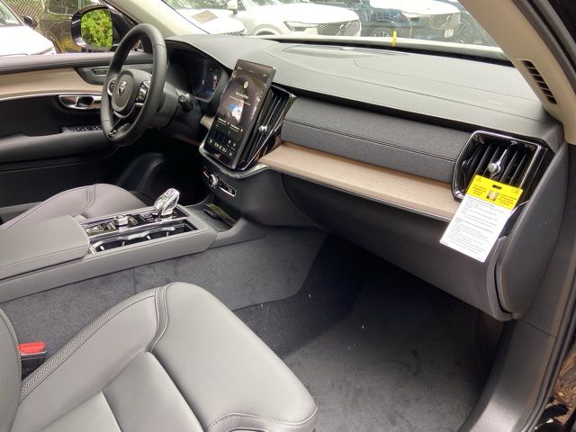 2026 Volvo XC90 Plus - Photo 18