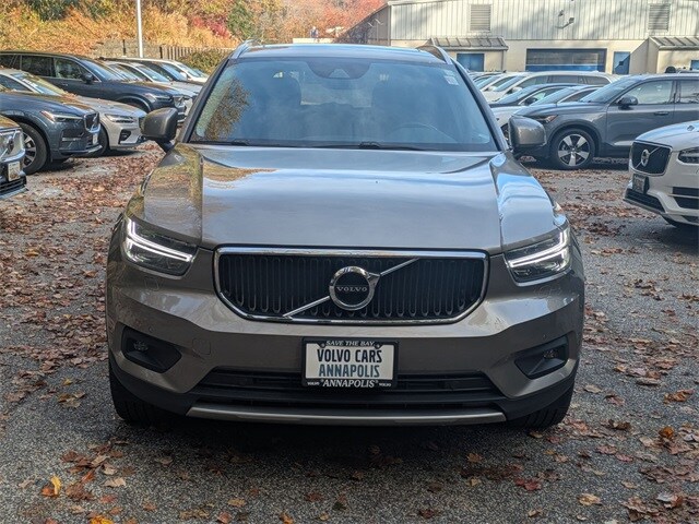 2022 Volvo XC40 T5 AWD Momentum photo 2