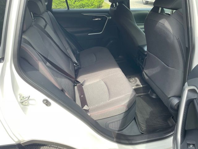 2022 Toyota RAV4 SE - Photo 14