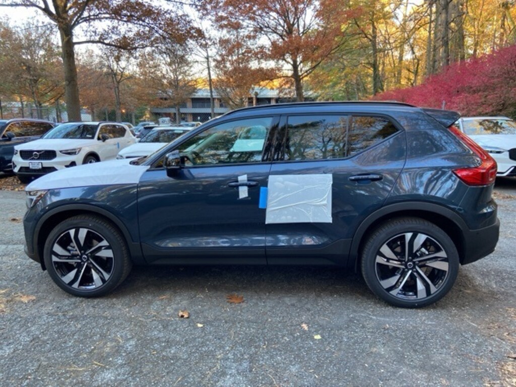 New 2026 Volvo XC40 B5 Ultra SUV