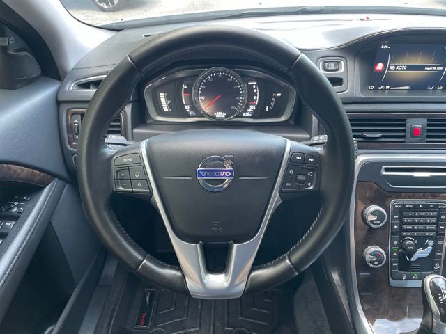 2016 Volvo XC70 17