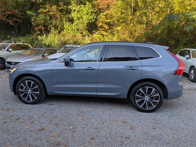2022 Volvo XC60 B5 Momentum photo 4