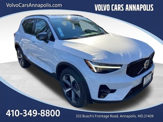 2026 Volvo XC40 B5 Plus Dark AWD's photo