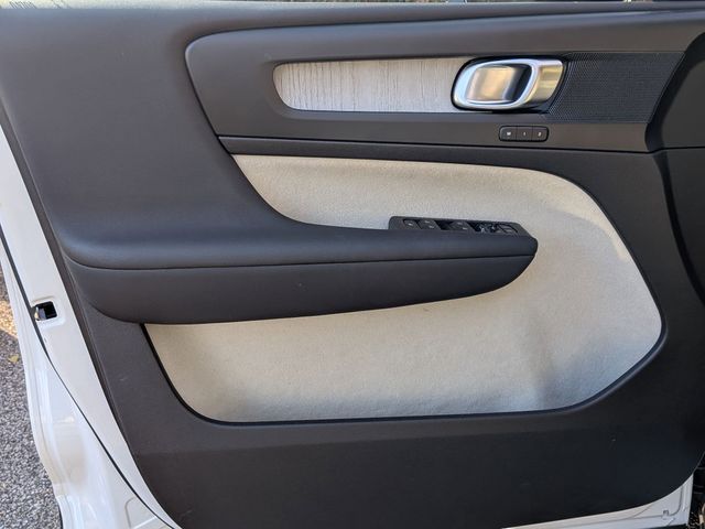 2023 Volvo XC40 Plus - Photo 24