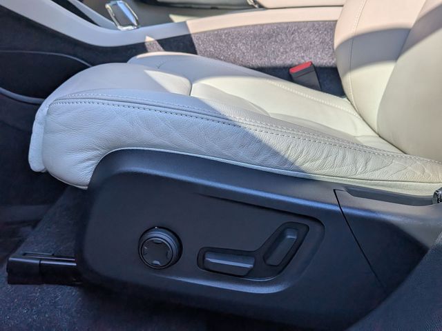 2023 Volvo XC40 Plus - Photo 14