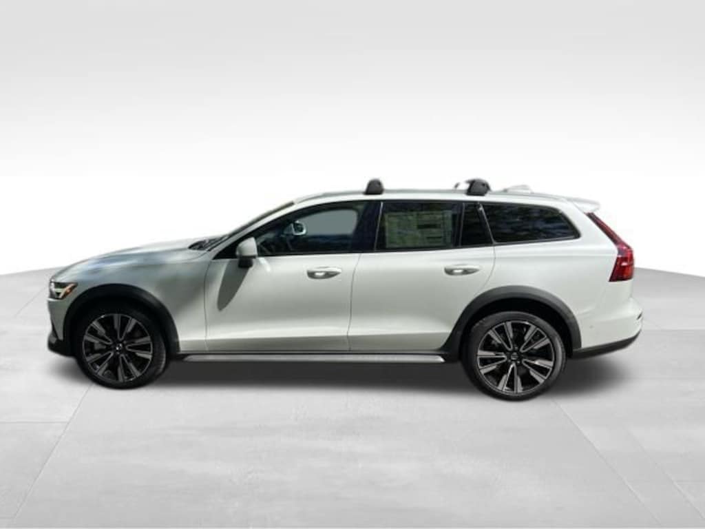 New 2026 Volvo V60 Cross Country B5 Ultra Wagon