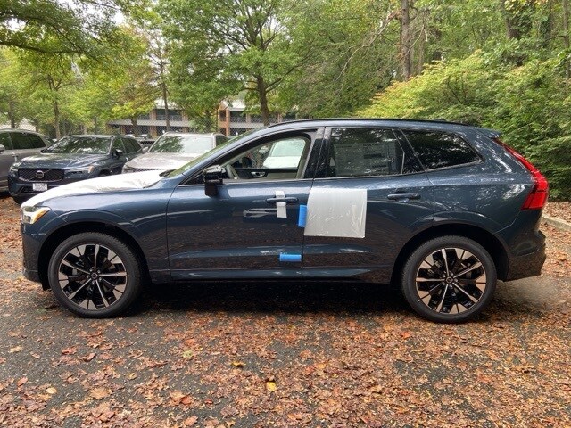 2026 Volvo XC60 B5 photo 3