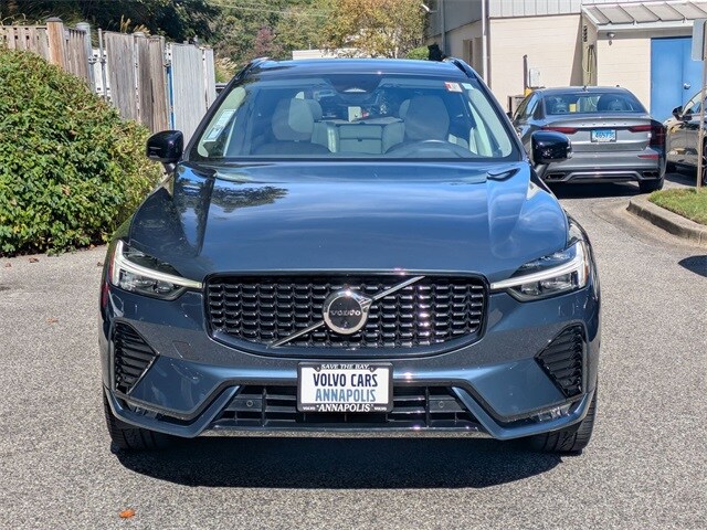 2023 Volvo XC60 B5 Plus photo 2
