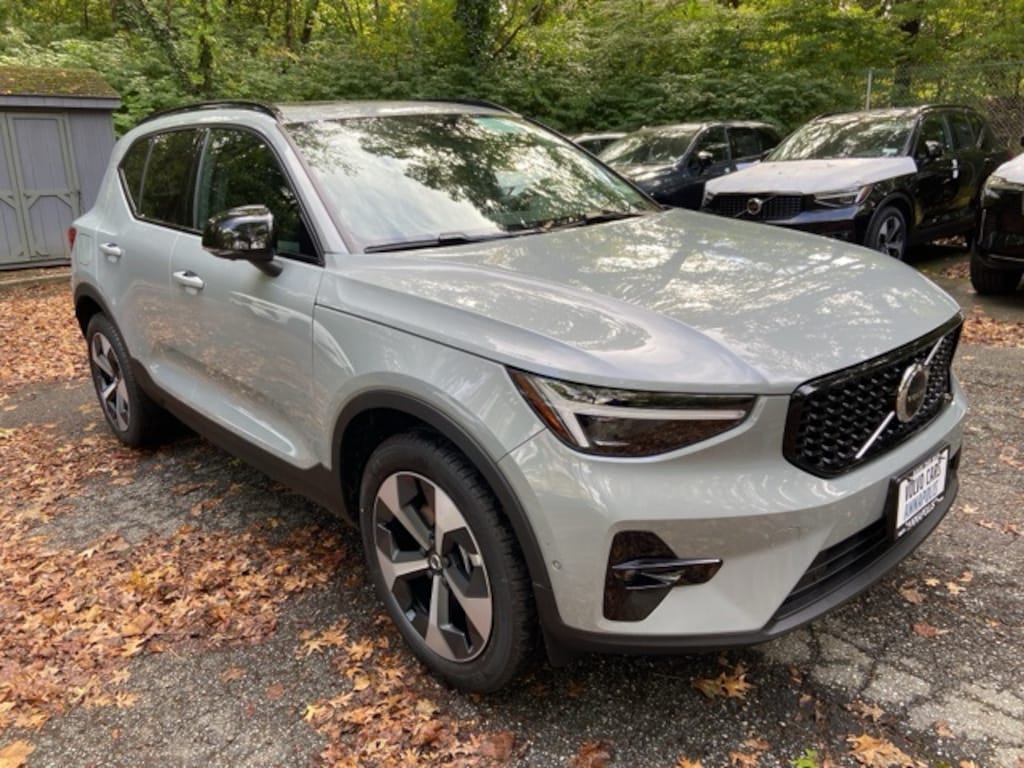 New 2026 Volvo XC40 B5 Plus SUV