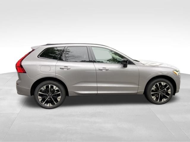 2026 Volvo XC60 Plus - Photo 8