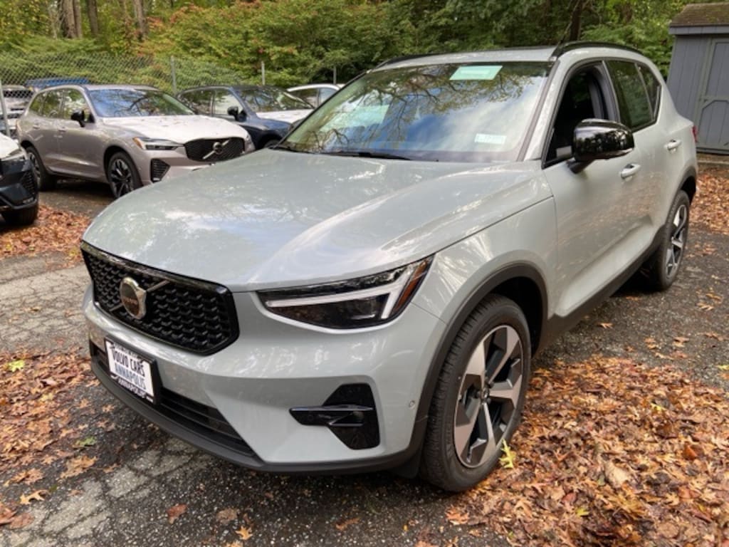 New 2026 Volvo XC40 B5 Plus SUV