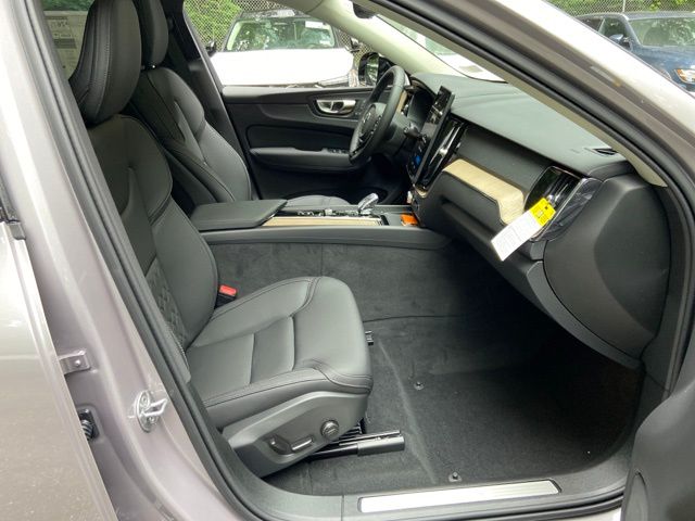 2026 Volvo XC60 Plus - Photo 16