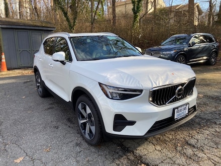 2025 Volvo XC40 B5 Core Bright Theme SUV