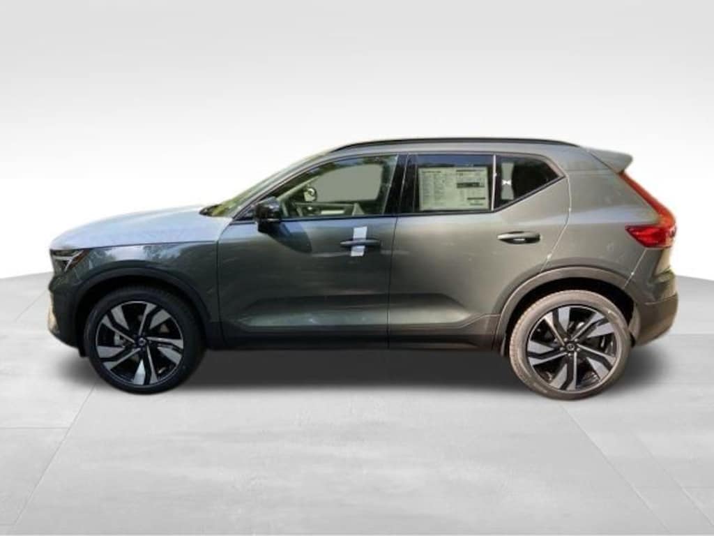 New 2026 Volvo XC40 B5 Ultra SUV