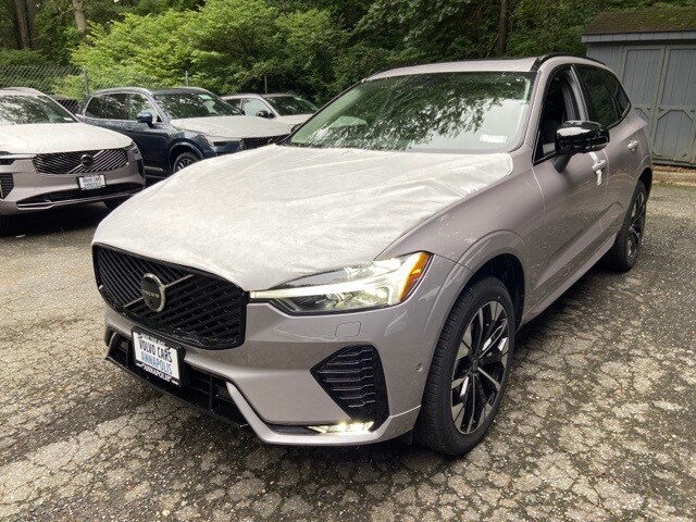 2026 Volvo XC60 Plus photo 3