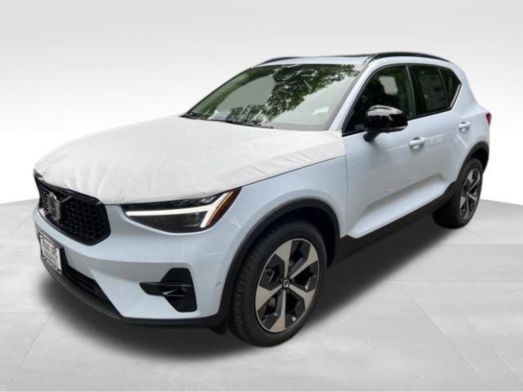New 2026 Volvo XC40 B5 Plus SUV