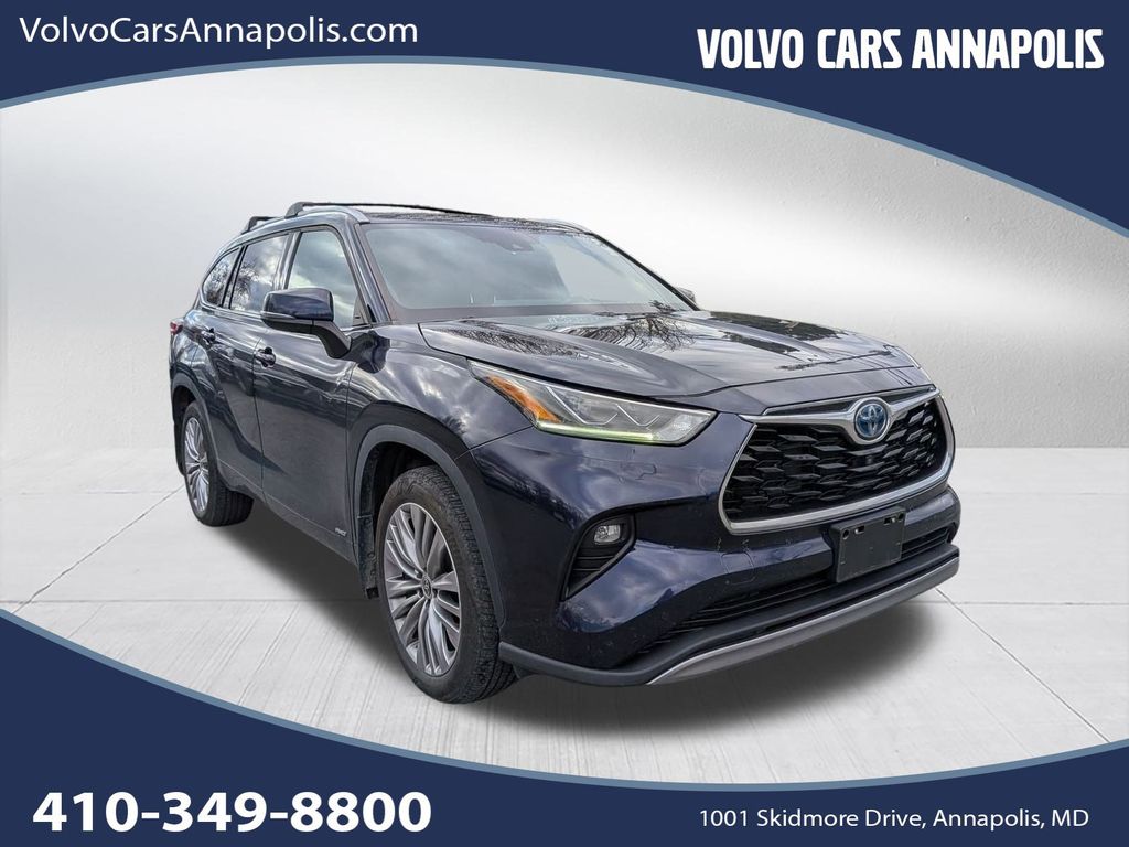 2022 Toyota Highlander Platinum's photo