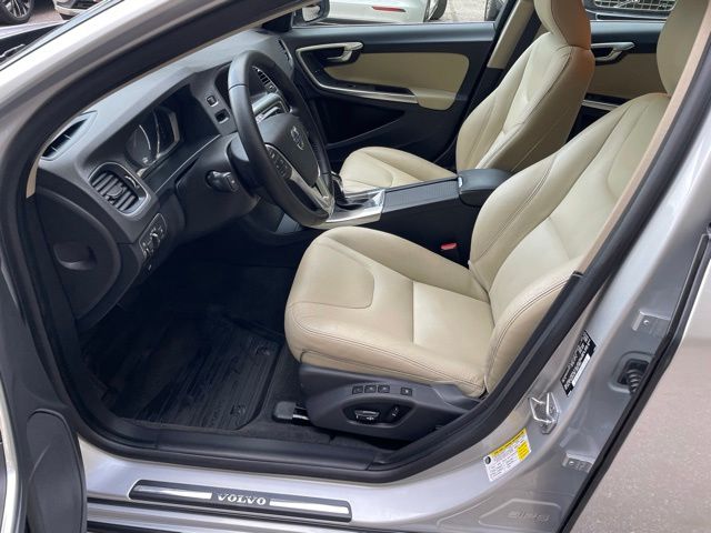 2016 Volvo V60 8