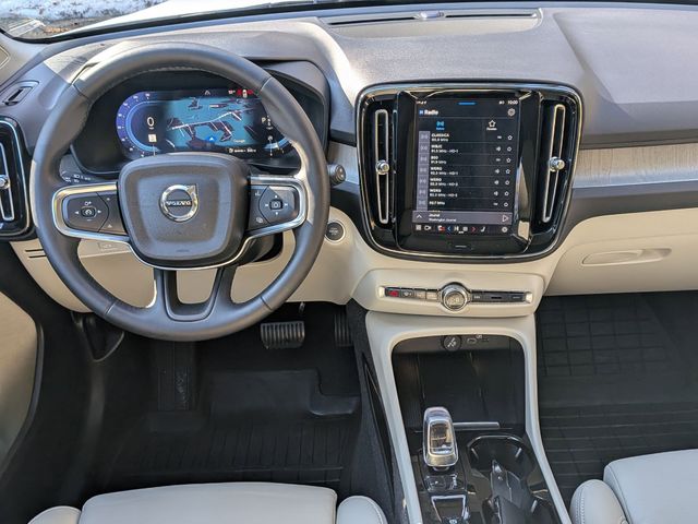 2023 Volvo XC40 Plus - Photo 17