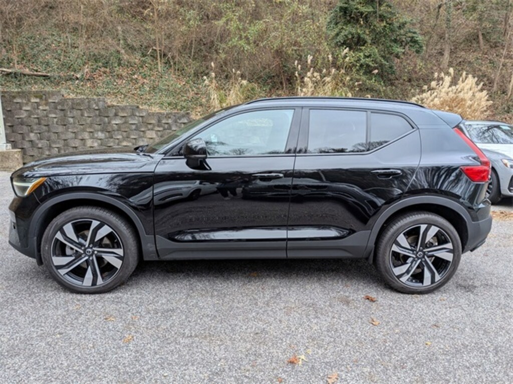 Certified 2023 Volvo XC40 B5 AWD Plus Dark SUV