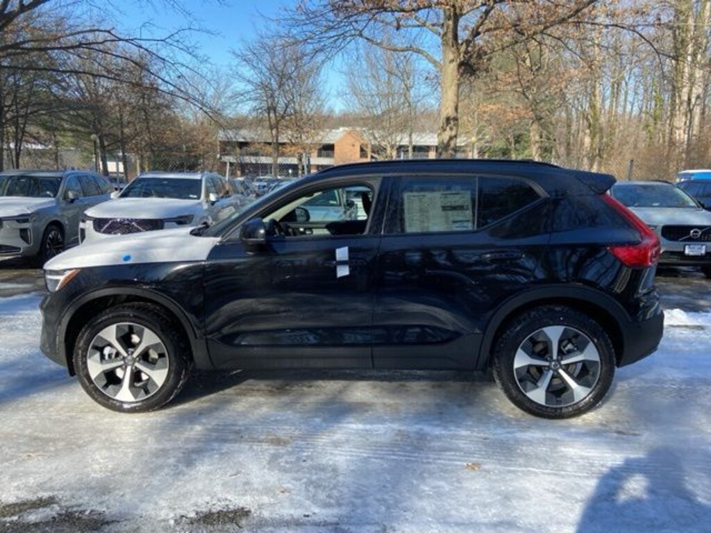 New 2026 Volvo XC40 B5 Plus SUV