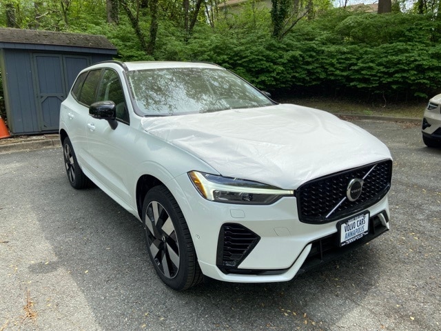 2025 Volvo XC60 plug-in hybrid T8 Plus SUV