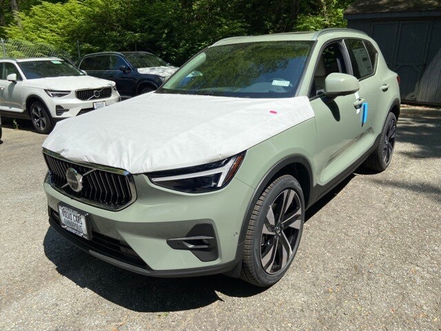 2025 Volvo XC40 photo 3