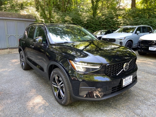 2026 Volvo XC40 B4 Core FWD SUV