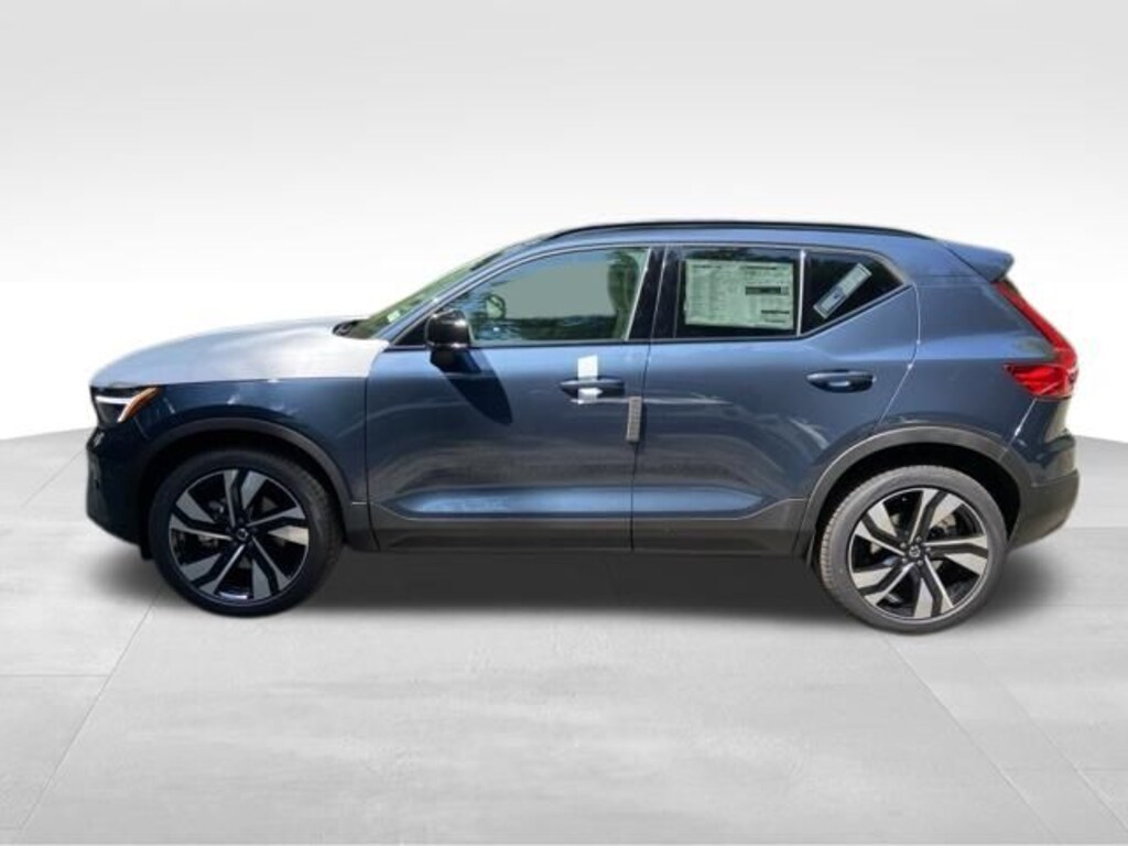 New 2026 Volvo XC40 B5 Plus SUV