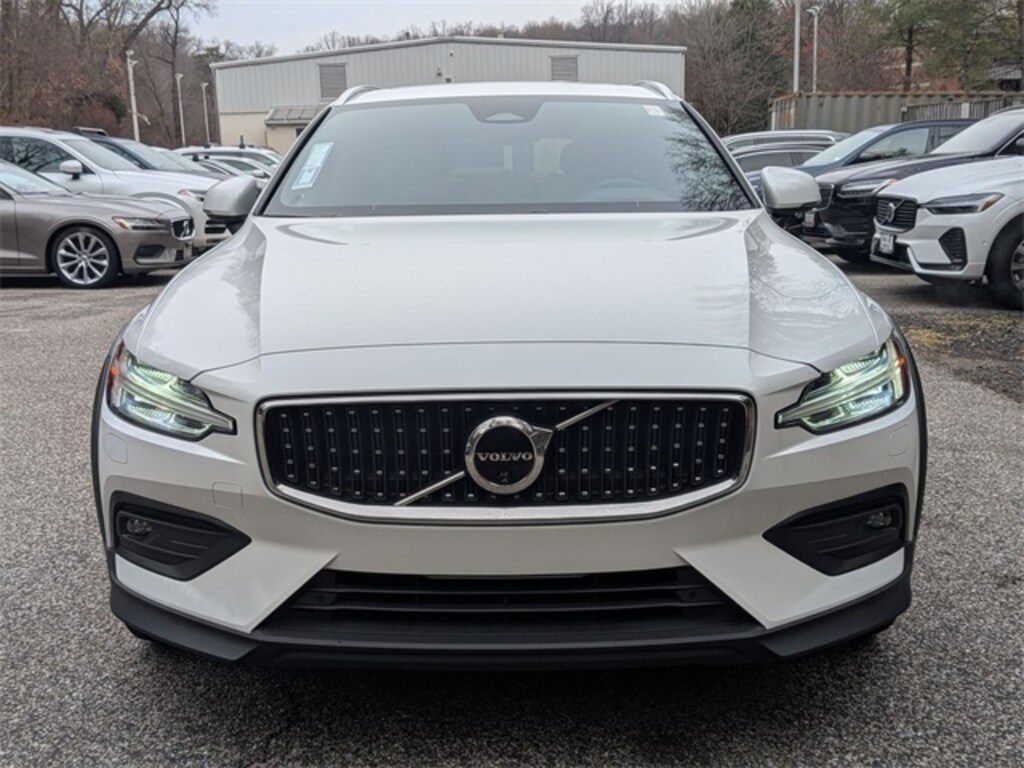 Certified 2025 Volvo V60 Cross Country B5 Ultra Wagon